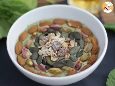 Ricetta Smoothie bowl kiwi, menta e spinaci