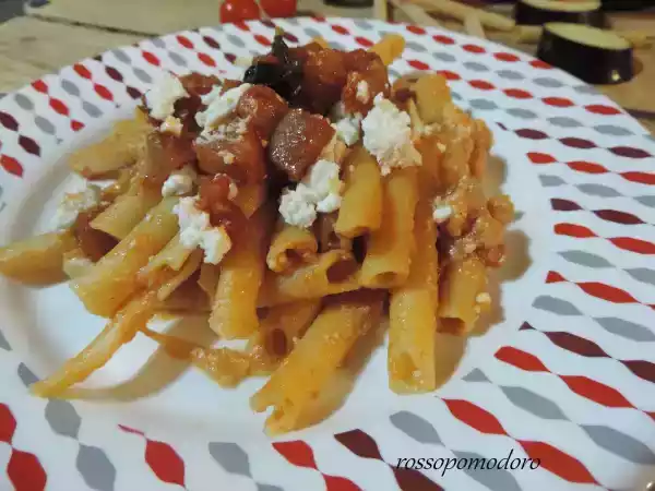 Ricetta Ziti al sugo con melanzane e ricotta fresca