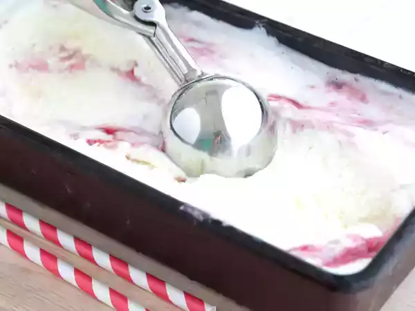 Ricetta Gelato fatto in casa - yogurt e lamponi
