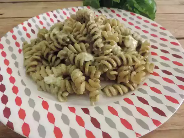 Ricetta Fusilli con crema di basilico e stracciatella di bufala