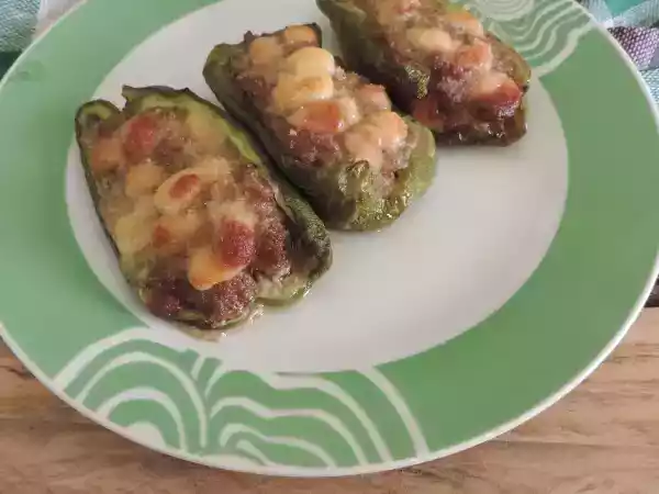 Ricetta Peperoni ripieni macinato scamorza