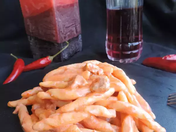 Ricetta Fusilli al sugo con panna e salsiccia