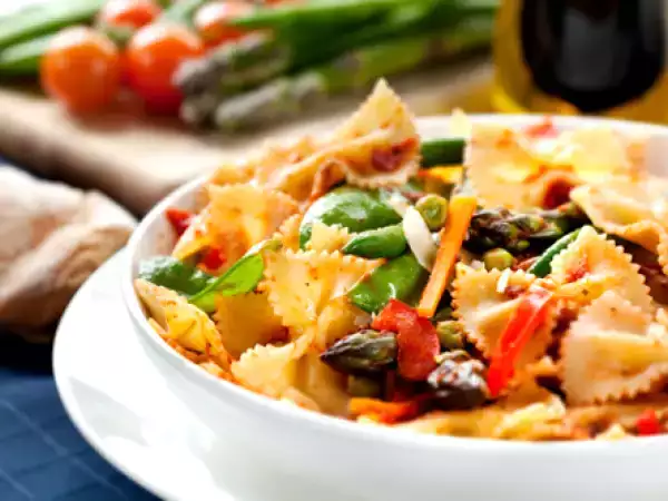 Ricetta Farfalle cremose con peperoni e robiola