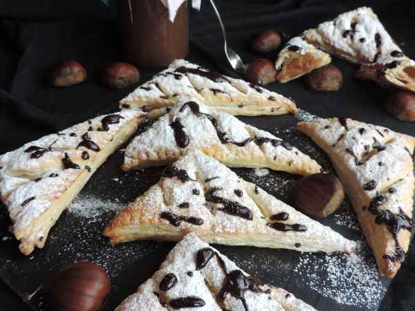 Triangoli di sfoglia farciti con crema di marroni