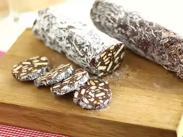 Ricetta Salame di cioccolato, la ricetta facile per prepararlo a casa