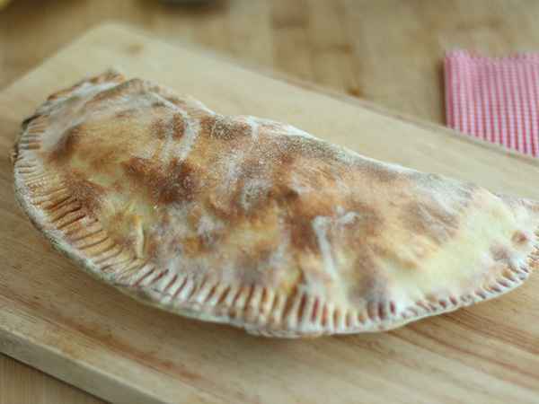 Ricetta Calzone con patate, scamorza e prosciutto