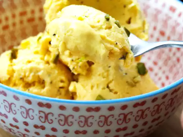 Ricetta Gelato allo yogurt con mango e passion fruit