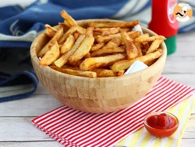 Ricetta Patatine fritte fatte in casa, il segreto per renderle croccanti e gustose!