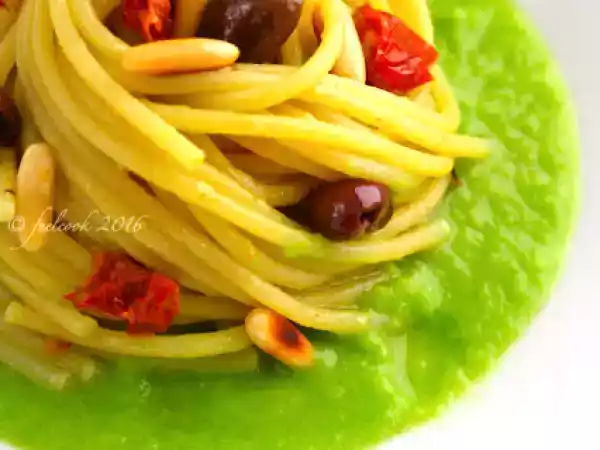 Ricetta Spaghetti alla crema di scarola