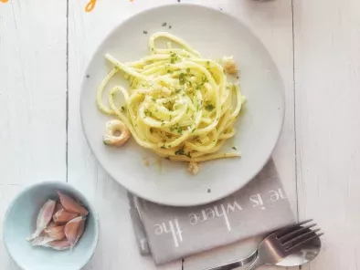 Ricetta Spaghetti aglio, olio, peperoncino, colatura di alici e briciole di taralli