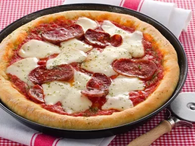 Ricetta Pizza al salame piccante