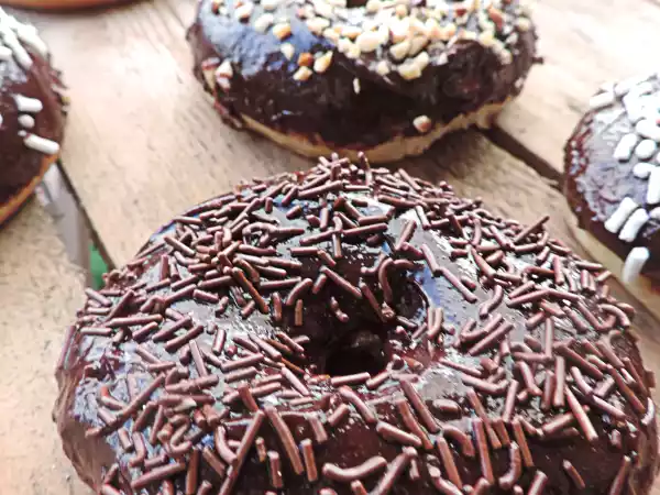 Ricetta Donuts al forno ricoperti al cioccolato