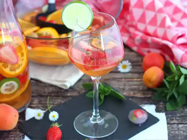 Ricetta Sangria bianca - la ricetta completa per prepararla a casa