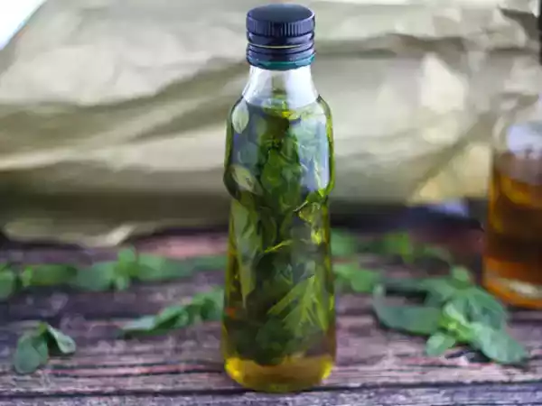 Ricetta Olio al basilico fatto in casa