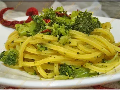 Ricetta Pasta con cime di broccoli e peperoni cruschi