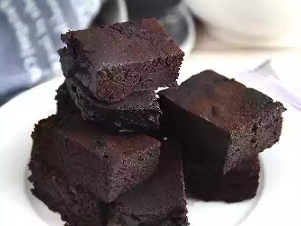 Ricetta Torta al cioccolato senza uova e senza lattosio