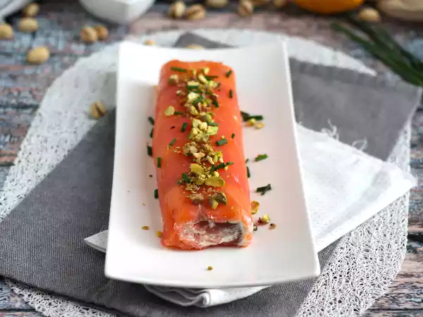 Ricetta Rotolo di salmone con ricotta e pistacchi