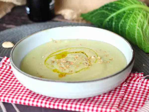 Ricetta Vellutata di verza, una gustosa ricetta vegetariana per l'inverno