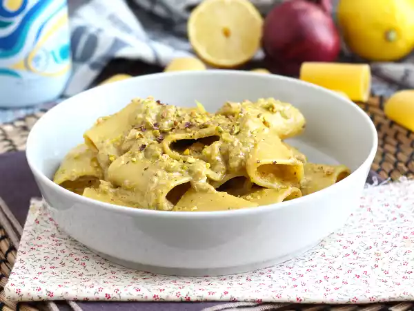 Ricetta Pasta con tonno, pistacchi e limone