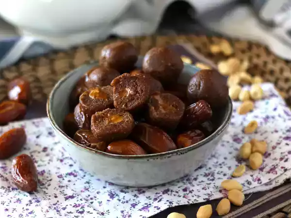 Ricetta Energy balls cioccolato, datteri e purea di arachidi
