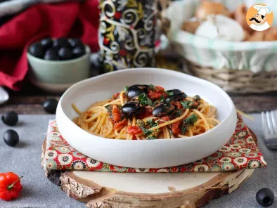 Ricetta Spaghetti alla puttanesca, un primo piatto velocissimo e gustoso