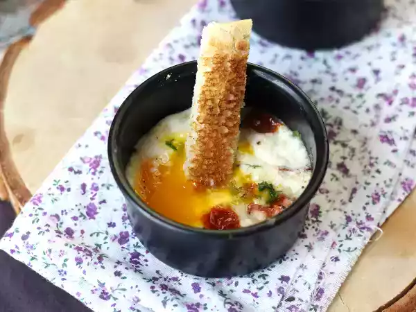 Ricetta Uova in cocotte con friggitrice ad aria: una sfiziosa ricetta vegetariana facile da preparare