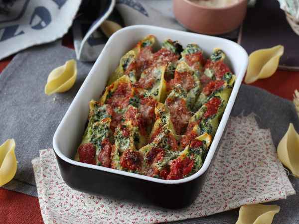 Ricetta Conchiglioni ripieni ricotta e spinaci: un irresistibile piatto al forno vegetariano