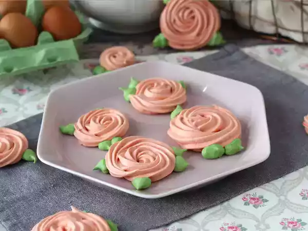 Ricetta Roselline di meringa delicate ed eleganti!