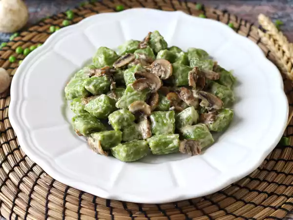 Ricetta Gnocchi di piselli con salsa ai funghi