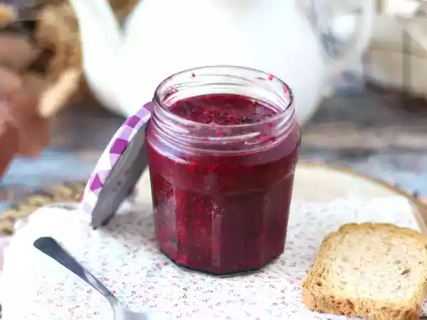 Ricetta Confettura ai frutti di bosco e semi di chia senza zuccheri aggiunti