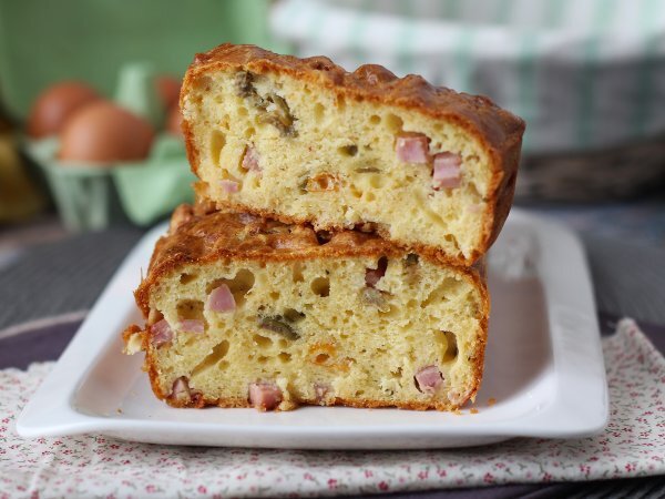 Ricetta Cake salato con skyr, prosciutto cotto, olive e pomodori secchi