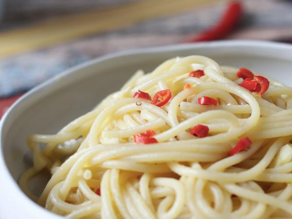 Ricetta Spaghetti aglio, olio e peperoncino: il piatto last minute della tradizione italiana