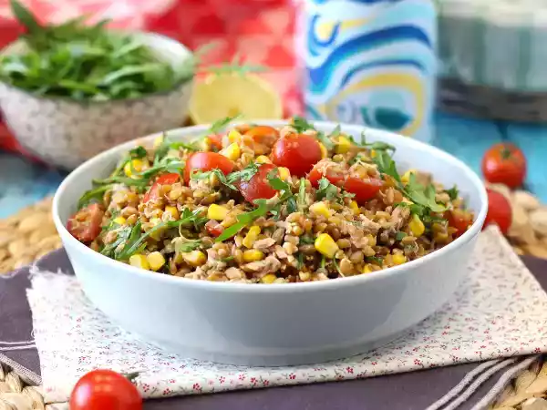 Ricetta Insalata di farro e tonno: ricetta leggera, gustosa e perfetta tutto l’anno