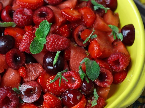 Ricetta Macedonia di frutti rossi: perfetta per l'estate!