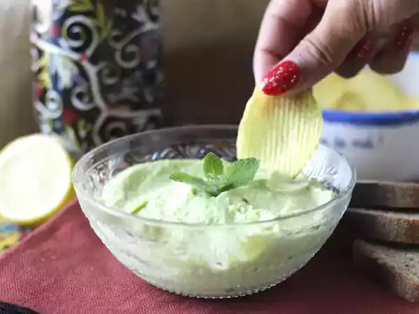 Ricetta Come fare la maionese senza uova crude: la versione con avocado che ti sorprenderà!