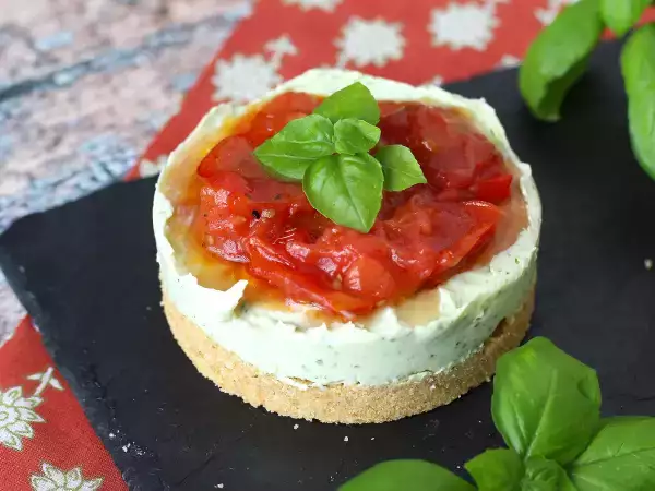 Ricetta Cheesecake salata monoporzione con basilico e pomodorini: idea sfiziosa per buffet e aperitivi