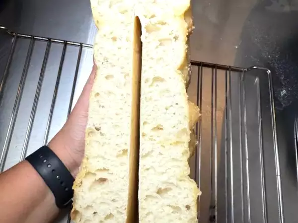 Ricetta Schiacciata soffice e croccante: la ricetta facile e irresistibile