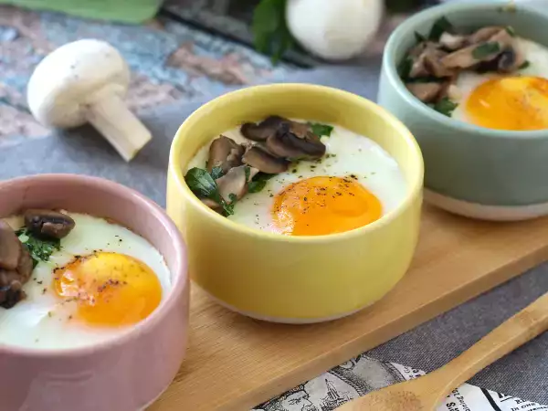 Ricetta Uova in cocotte con funghi: la ricetta facile, cremosa e irresistibile