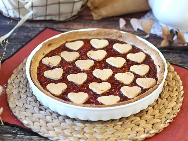 Ricetta Crostata con confettura di fragole: ricetta classica di pasta frolla (anche a cuori)