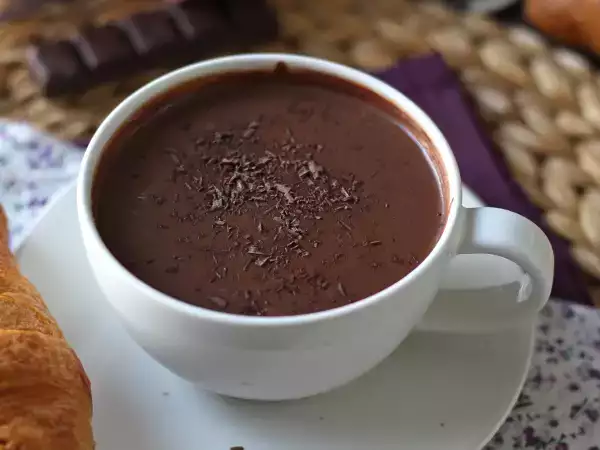 Ricetta Cioccolata calda fatta in casa: la ricetta facile per una cioccolata densa, lucida e setosa