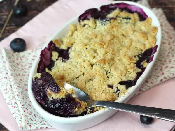 Ricetta Crumble di mirtilli e mandorle: ricetta facile del dolce croccante e succoso con frutti rossi
