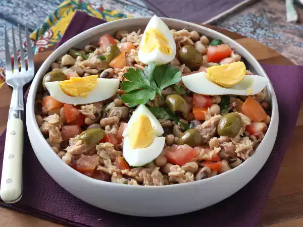 Ricetta Insalata di fagioli con tonno, uova e olive: la ricetta portoghese fresca e proteica