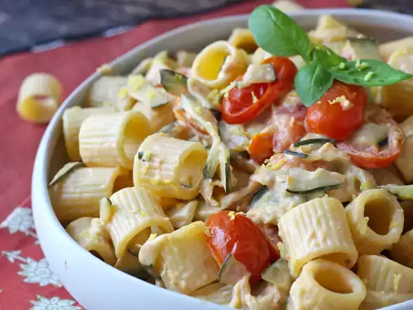 Ricetta Pasta cremosa con zucchine, pomodorini, philadelphia e limone