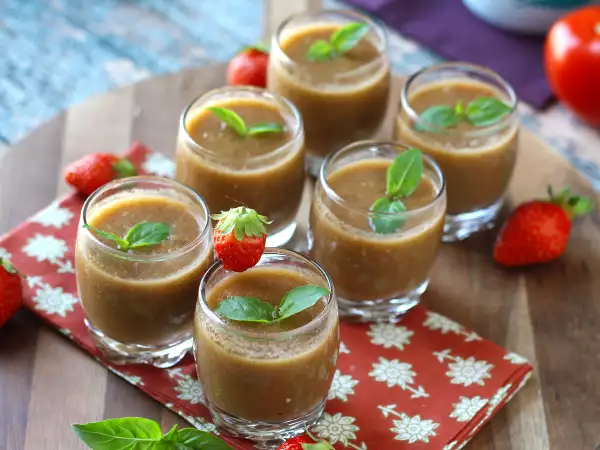 Ricetta Gazpacho alle fragole e pomodori: un antipasto estivo fresco e originale