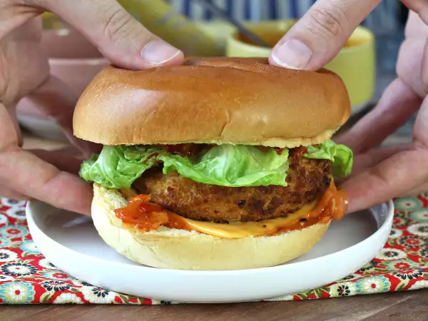 Ricetta Chickenburger coreano: croccante, leggermente piccante e davvero goloso