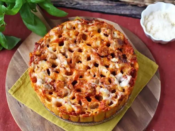 Ricetta Timballo di rigatoni al forno con salsiccia, besciamella e mozzarella