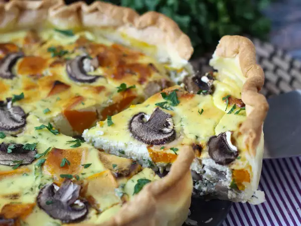 Ricetta Quiche con zucca e funghi cremosa e autunnale