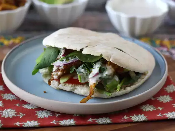 Ricetta Shawarma di pollo in friggitrice ad aria con salsa tahini