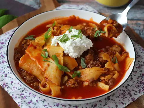 Ricetta Zuppa di lasagne con carne, ricotta e parmigiano