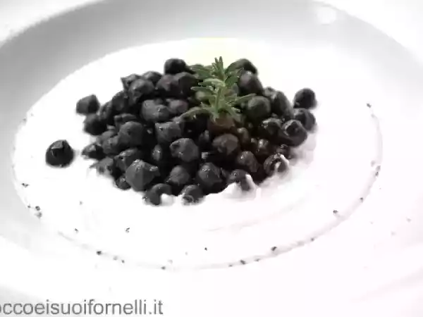 Ricetta Ceci neri su crema di baccalà